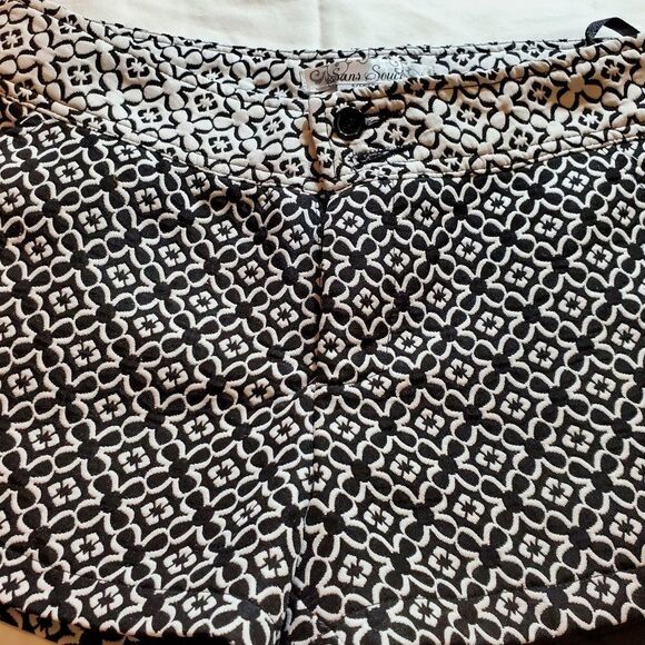 BRAND NEW SANS SOUCI FLORAL PATTERN DESIGN PRINT WOMEN"S SHORTS - Picture 2 of 10
